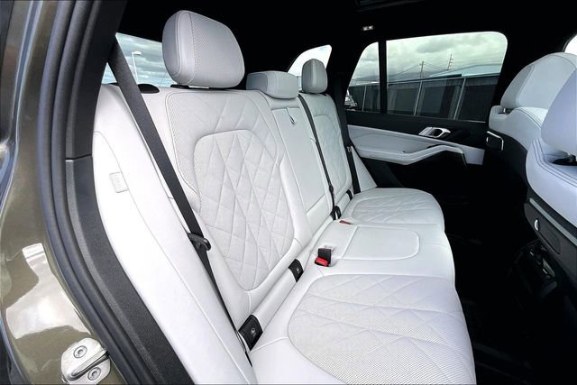 Used 2025 BMW X5 xDrive40i w/ Parking Assistance Package image 29