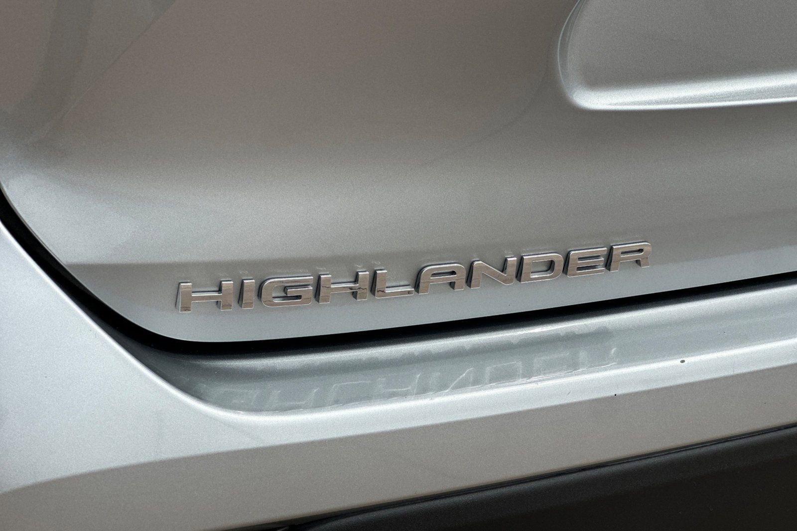 Used 2025 Toyota Highlander LE image 34