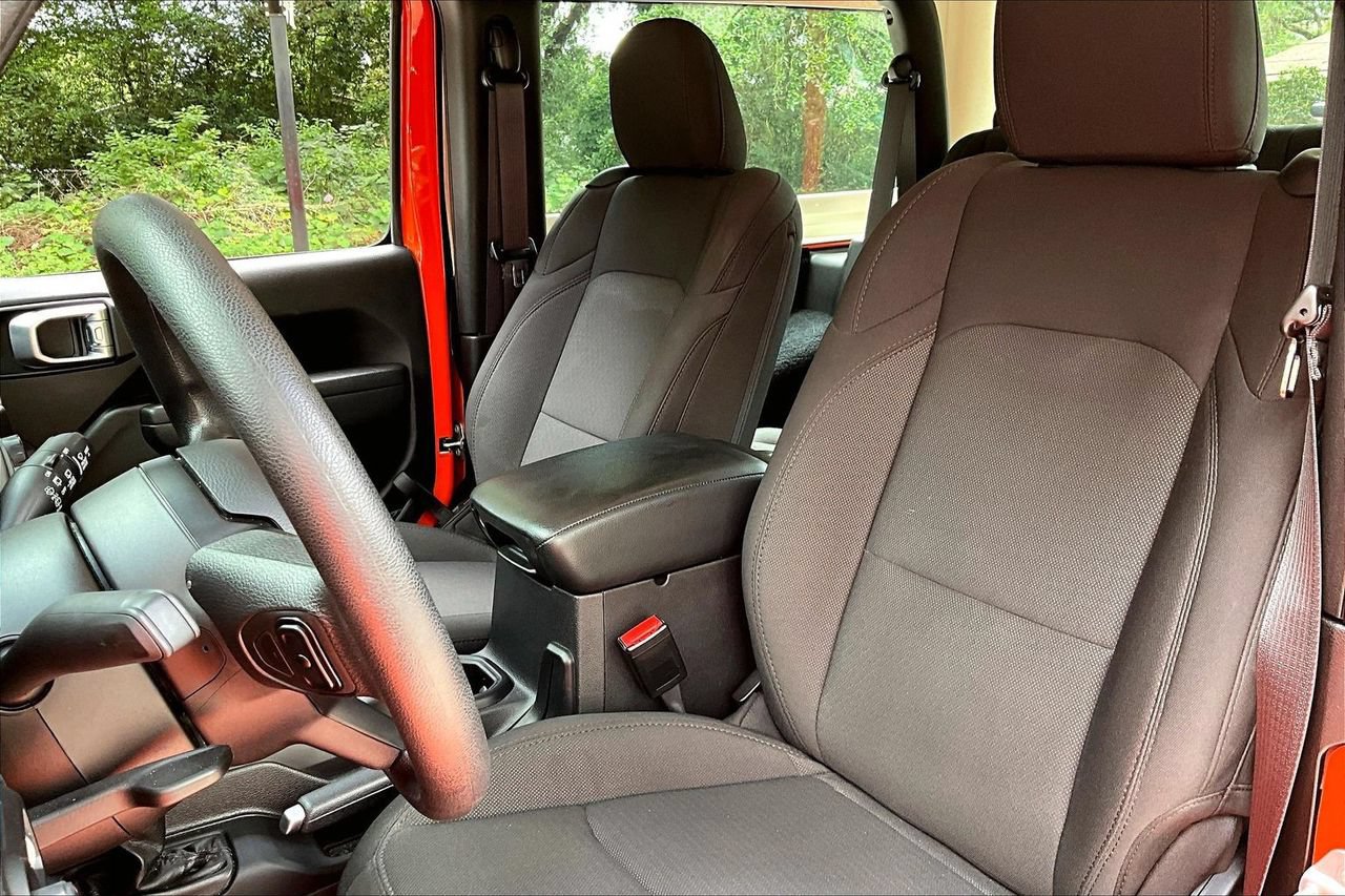 Used 2023 Jeep Wrangler Sport AWD/4WD image 17