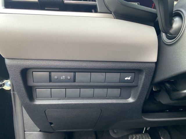 New 2025 Mitsubishi Outlander SE image 19