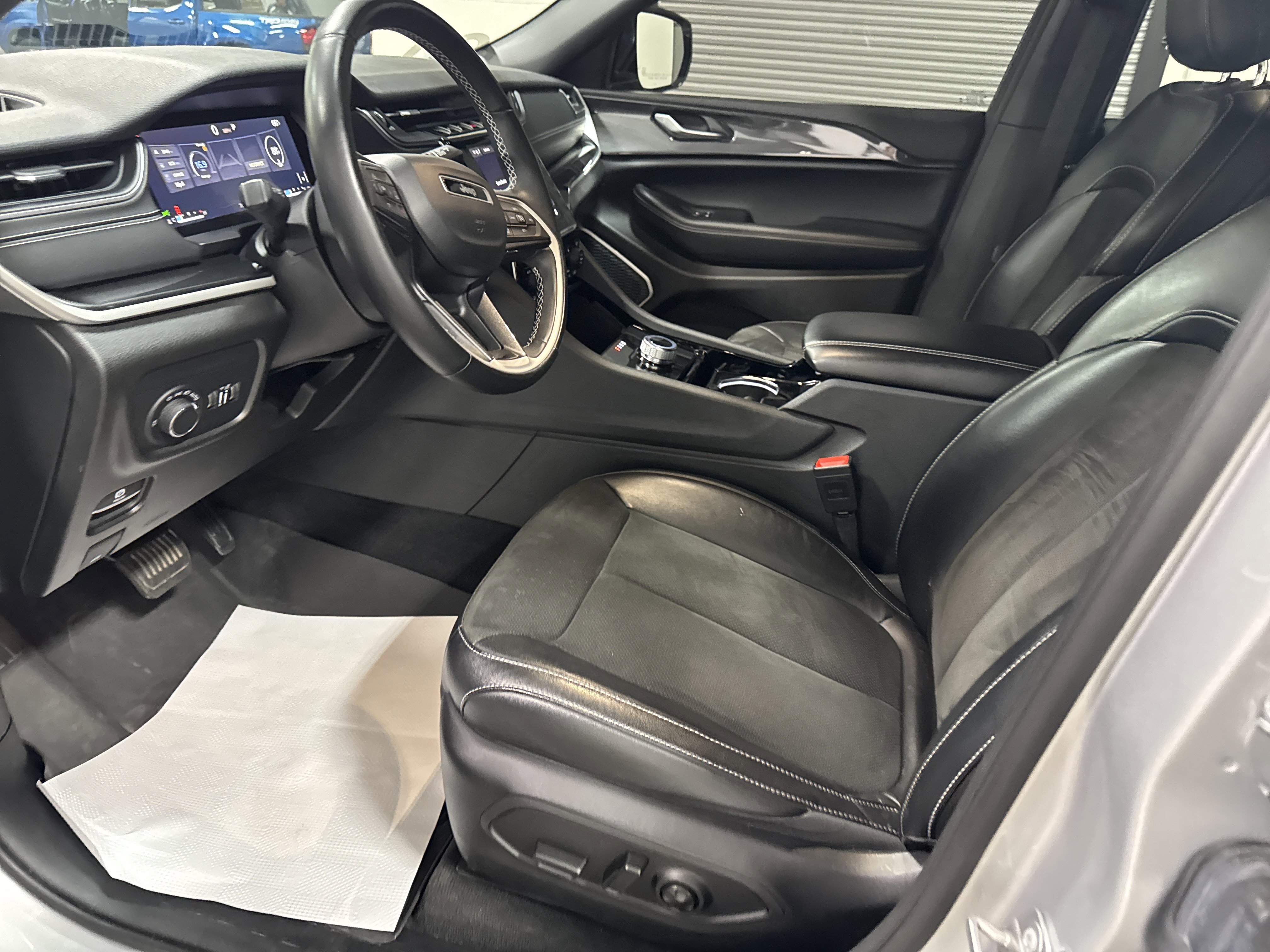 Used 2021 Jeep Grand Cherokee L Altitude image 13