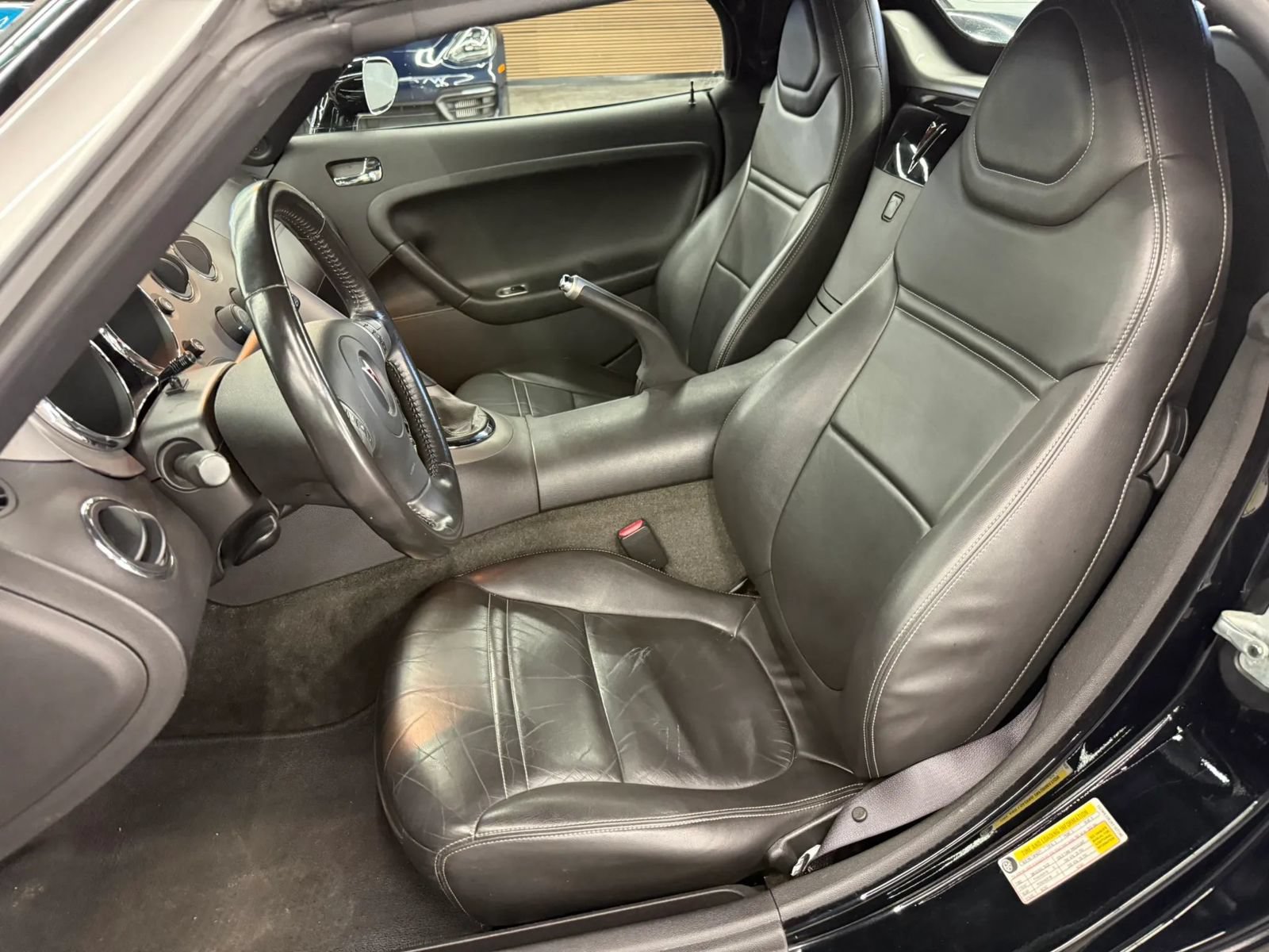 Used 2006 Pontiac Solstice Convertible w/ Premium Package RWD image 24