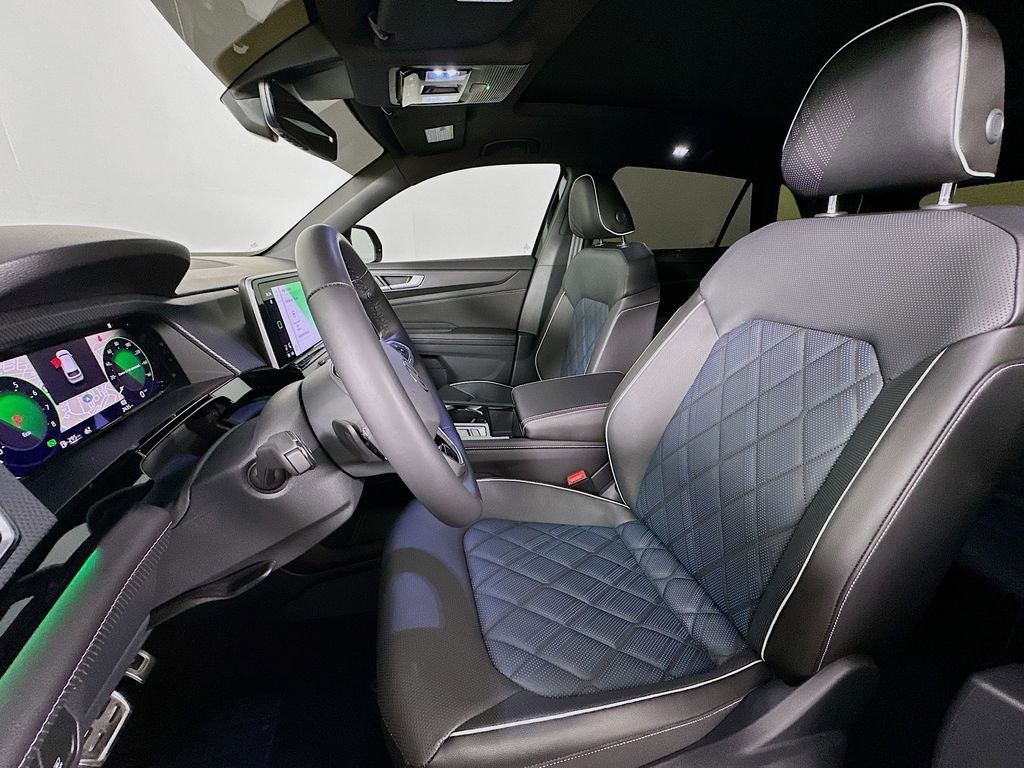 Used 2025 Volkswagen Atlas Cross Sport SEL Premium R-Line image 21