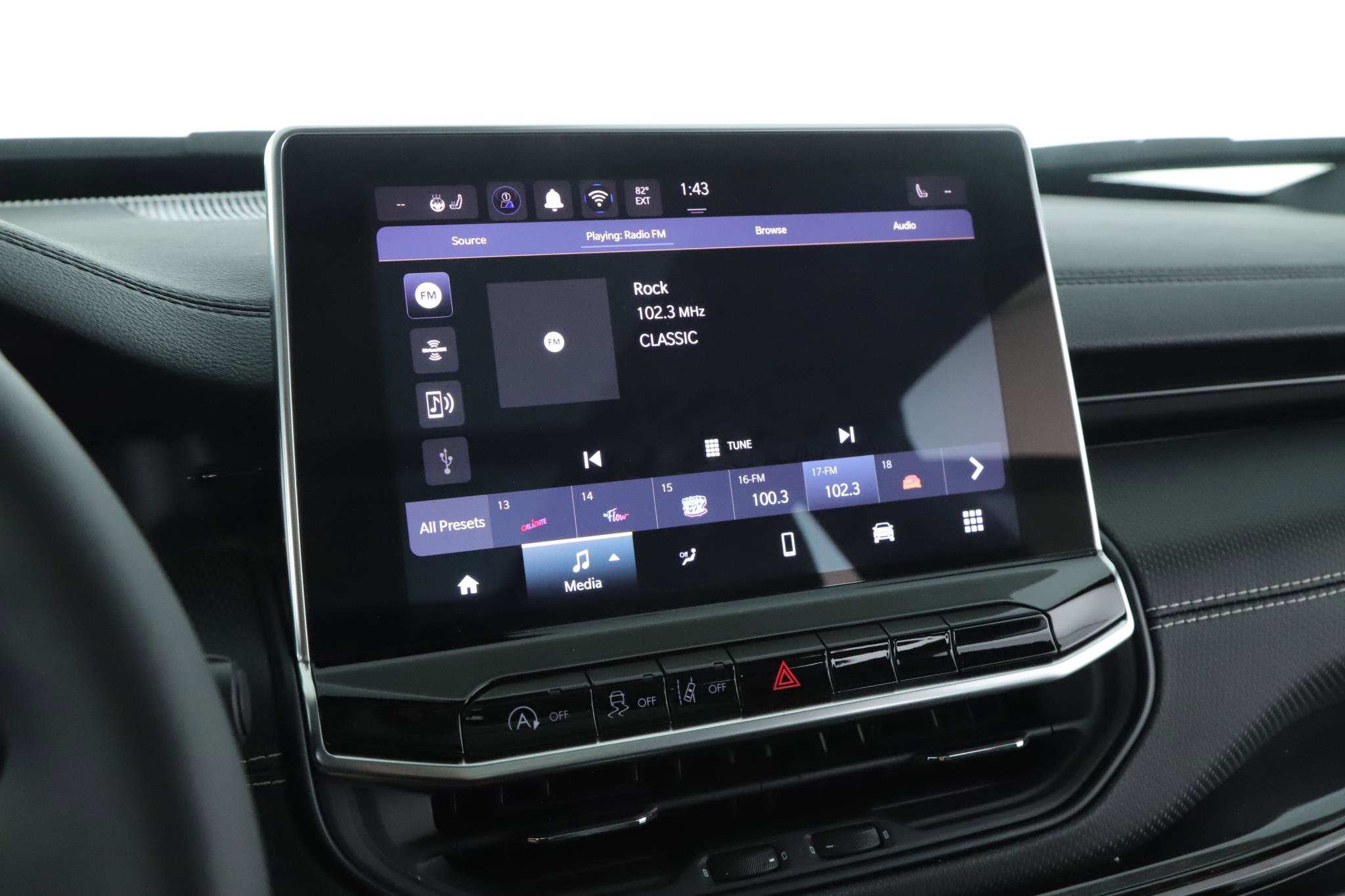 Used 2024 Jeep Compass Latitude w/ Sun and Sound Group image 13