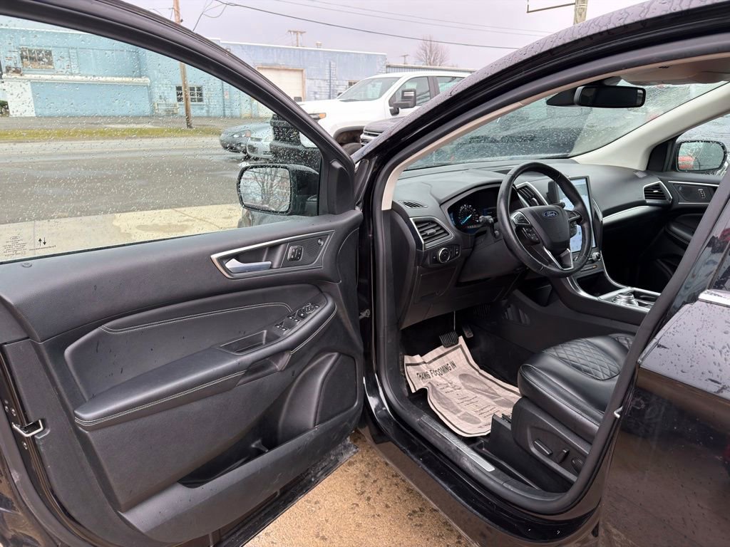 Used 2024 Ford Edge Titanium image 38