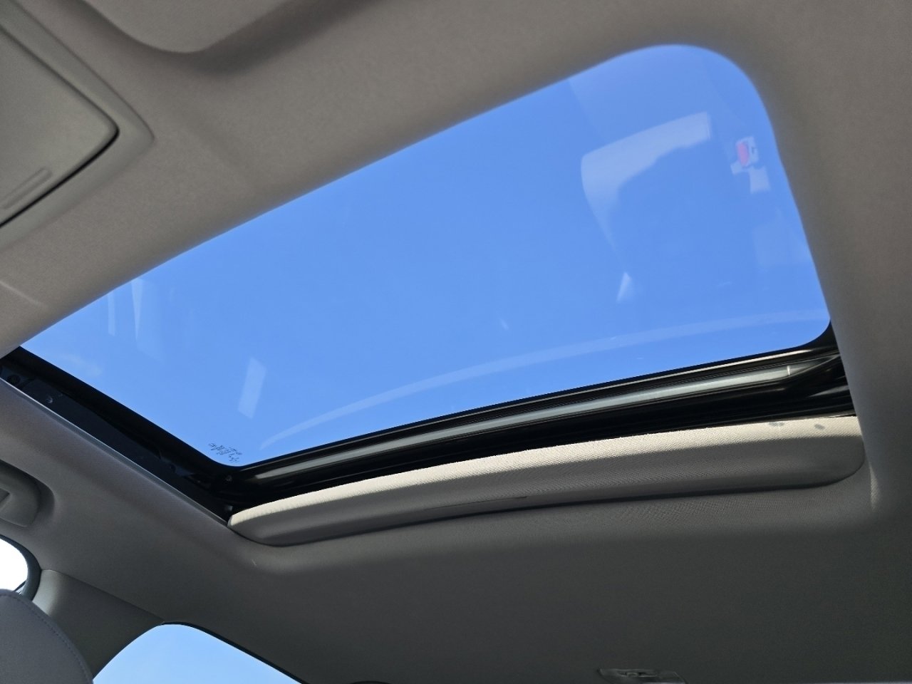 Used 2022 Honda CR-V Touring image 4