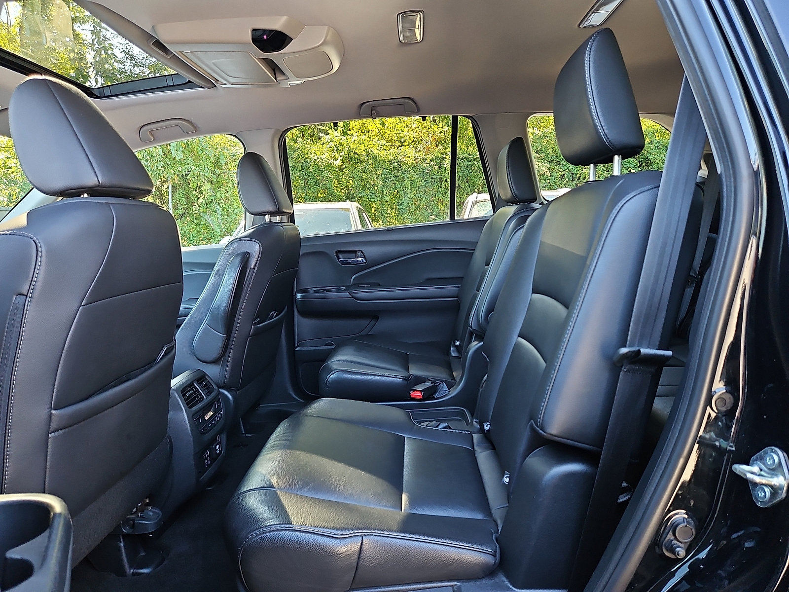 Used 2020 Honda Pilot Touring image 12