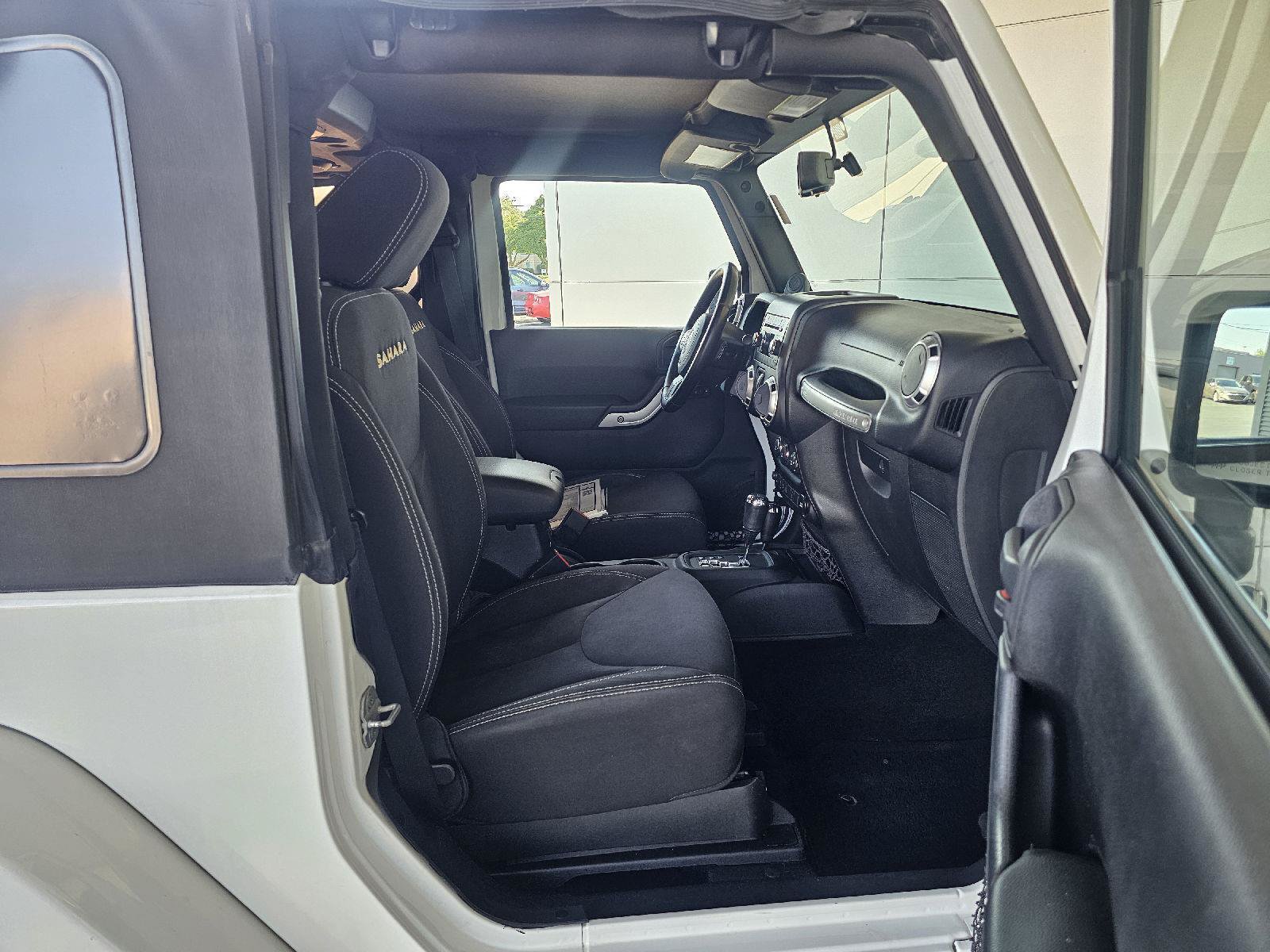 Used 2013 Jeep Wrangler Sahara w/ Connectivity Group AWD/4WD image 12