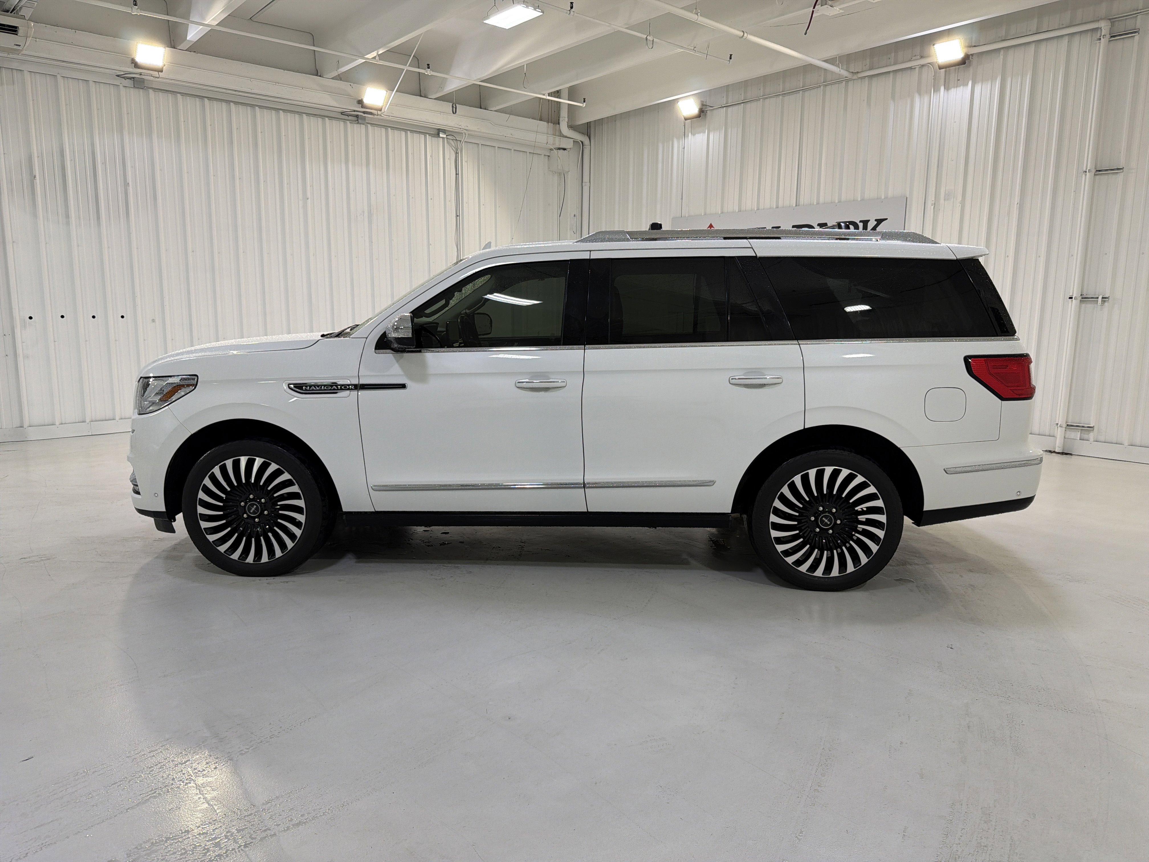 Used 2020 Lincoln Navigator Black Label w/ Cargo Convenience Package image 2