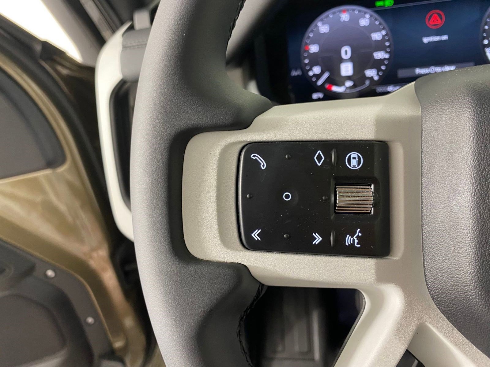 Used 2025 Land Rover Defender 110 S image 14