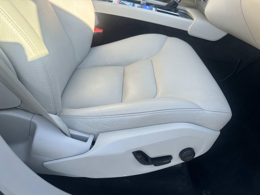 Used 2021 Volvo XC90 T5 Momentum w/ Climate Package image 14