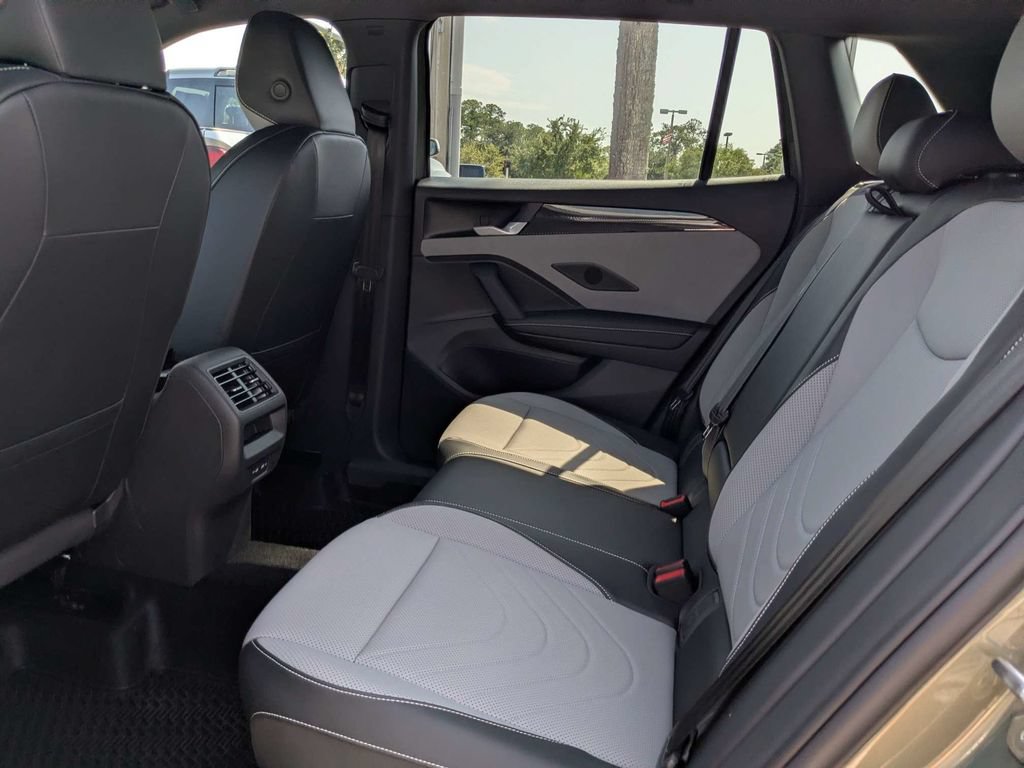 New 2026 Volkswagen Tiguan SE R-Line FWD image 19