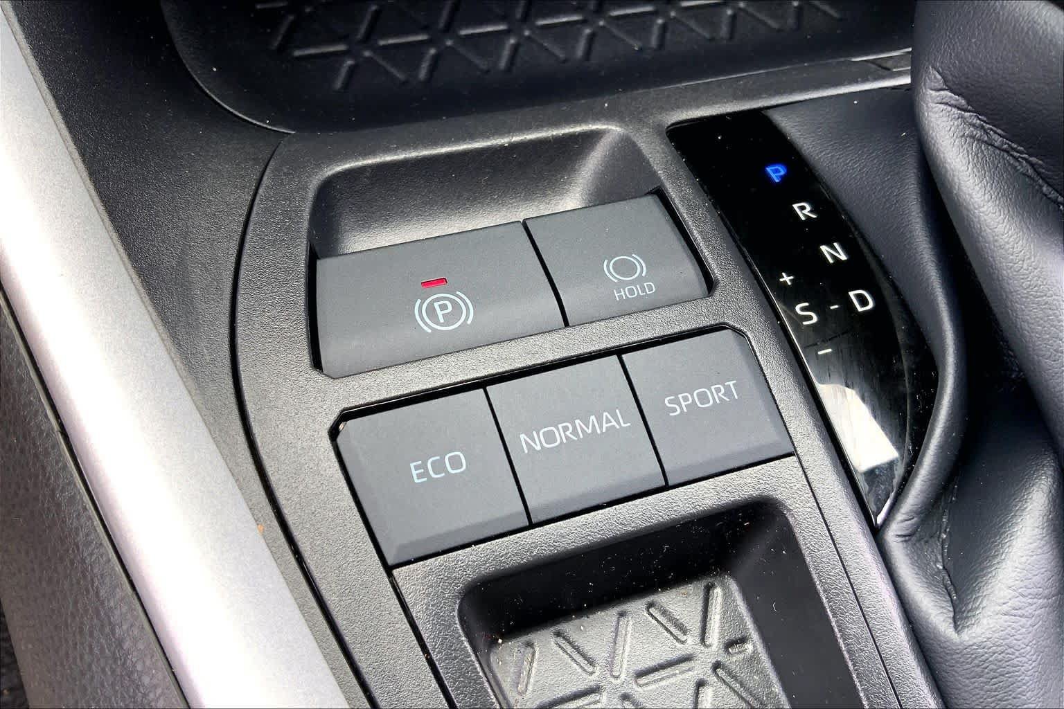 Used 2025 Toyota RAV4 XLE w/ Convenience Package FWD image 34