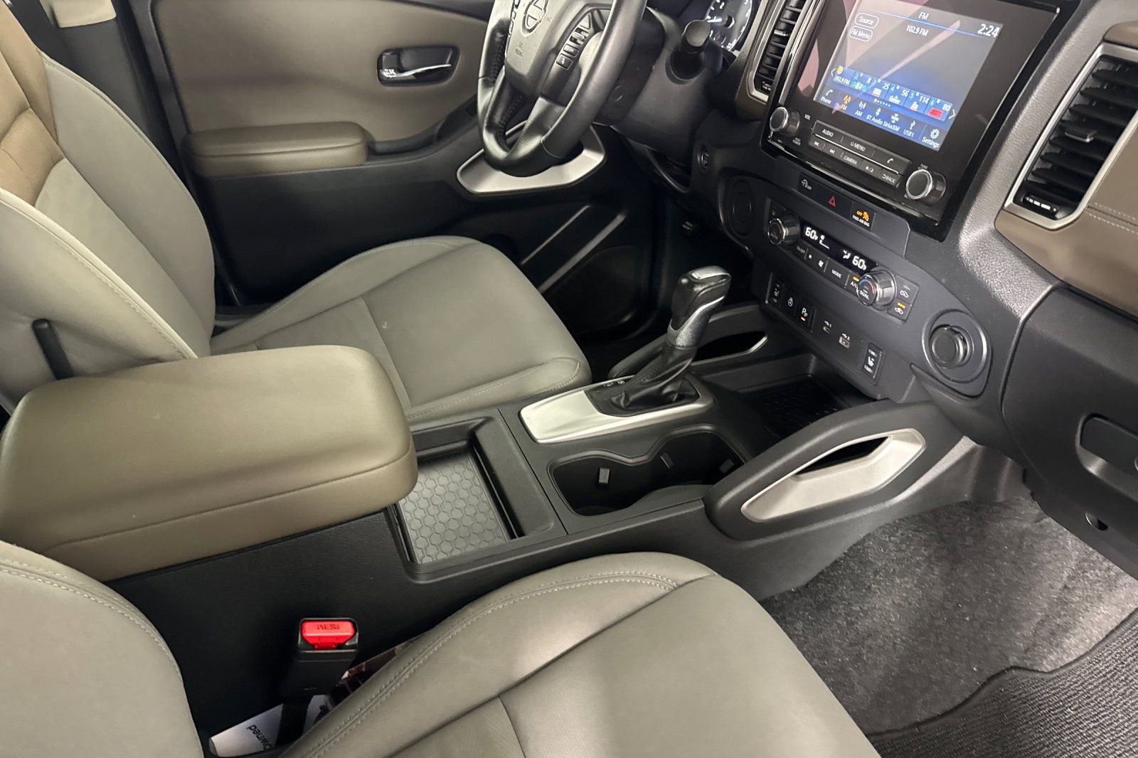 Used 2024 Nissan Frontier SV w/ SV Convenience Package RWD image 12