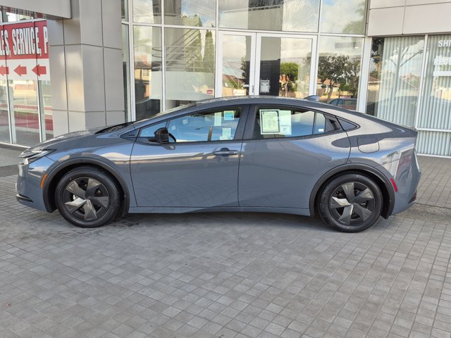 Used 2024 Toyota Prius LE FWD image 12