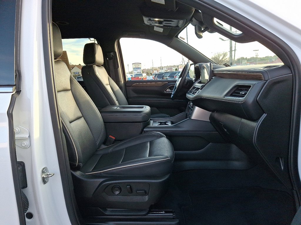 Used 2023 Chevrolet Suburban Premier image 13