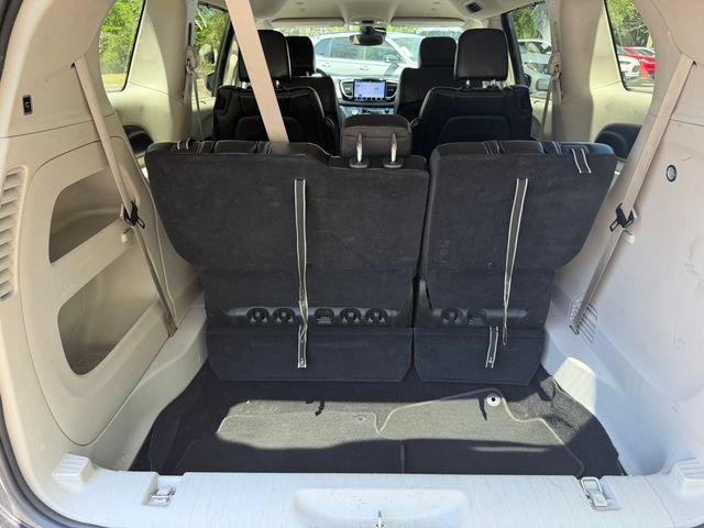 Used 2023 Chrysler Pacifica Touring-L FWD image 7