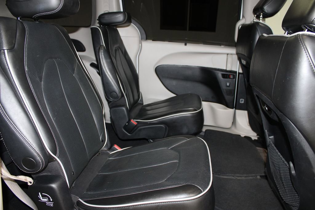 Used 2022 Chrysler Pacifica Limited image 33