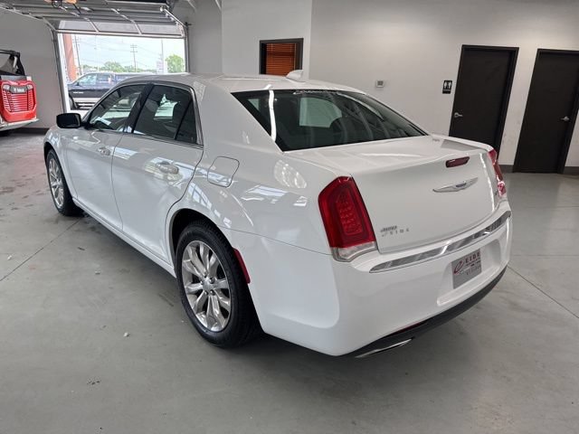 Used 2023 Chrysler 300 Touring AWD/4WD image 12