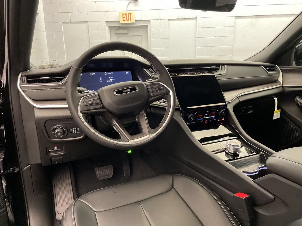New 2025 Jeep Grand Cherokee L Limited RWD image 9