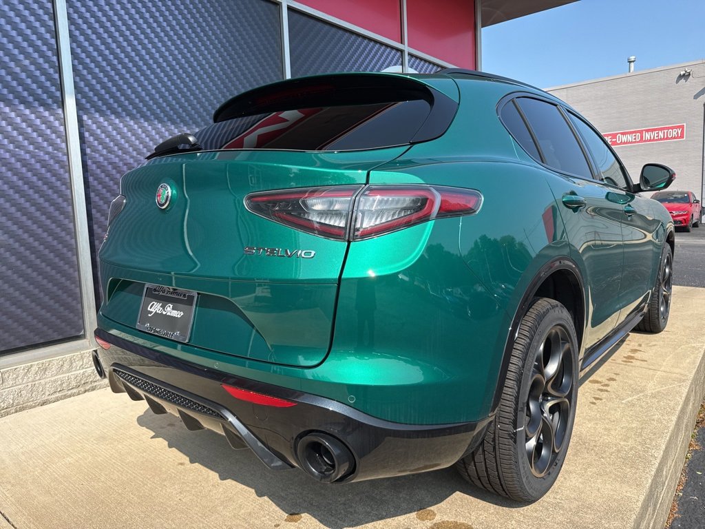 New 2025 Alfa Romeo Stelvio Sprint image 3