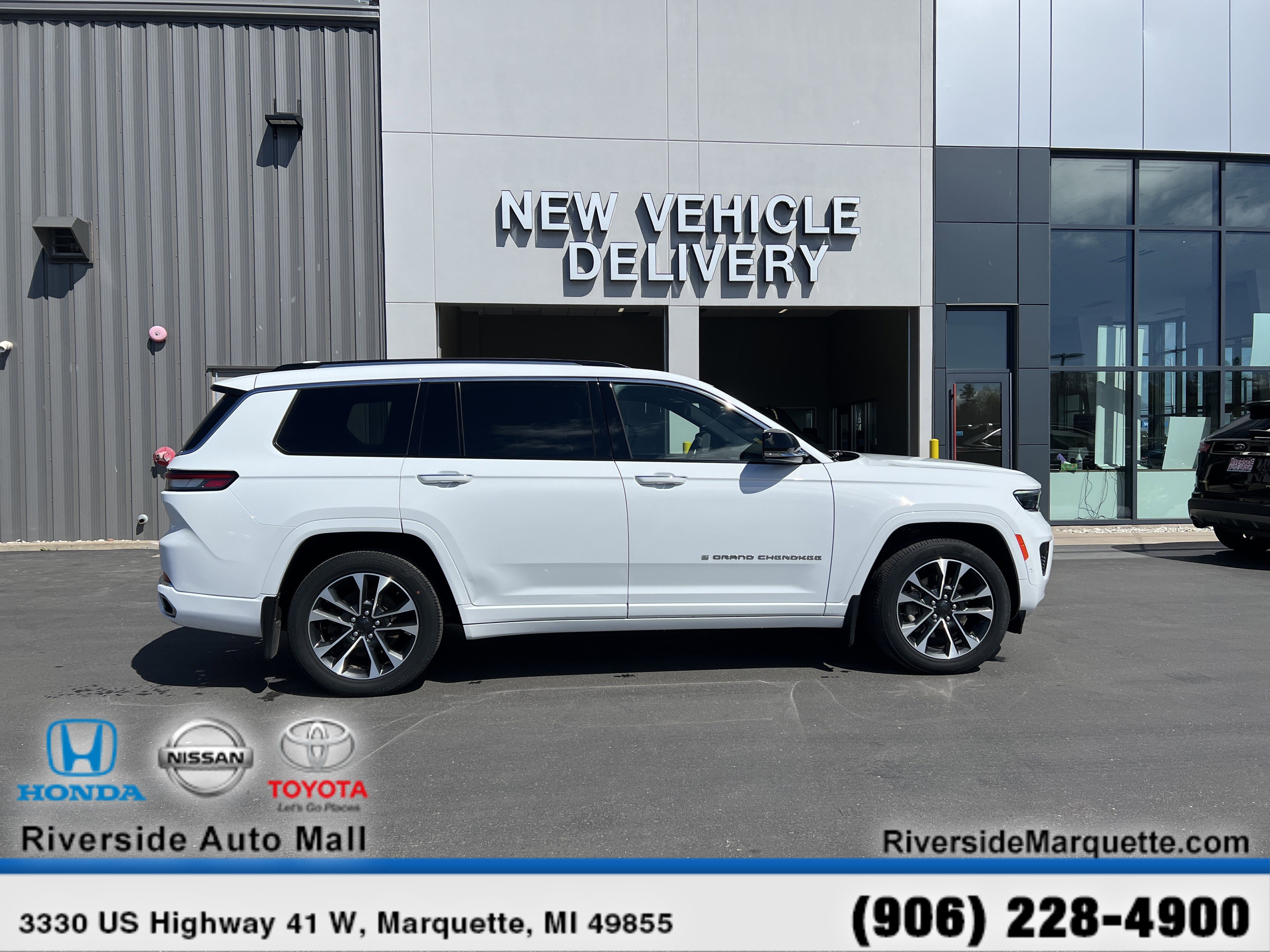Used 2022 Jeep Grand Cherokee L Overland w/ Luxury Tech Group IV AWD/4WD image 10