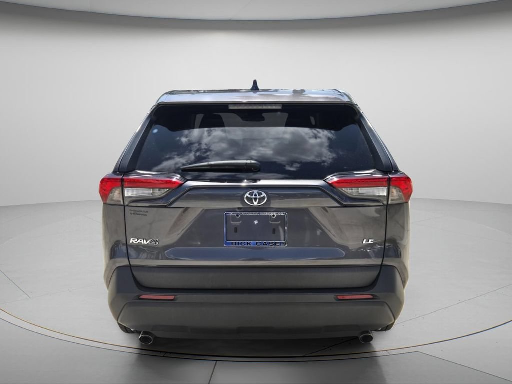 Used 2022 Toyota RAV4 LE FWD image 6