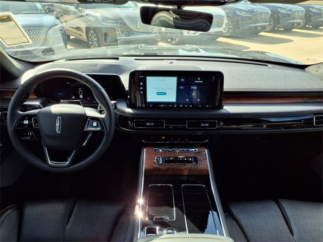 New 2025 Lincoln Aviator Black Label w/ Jet Appearance Package image 3
