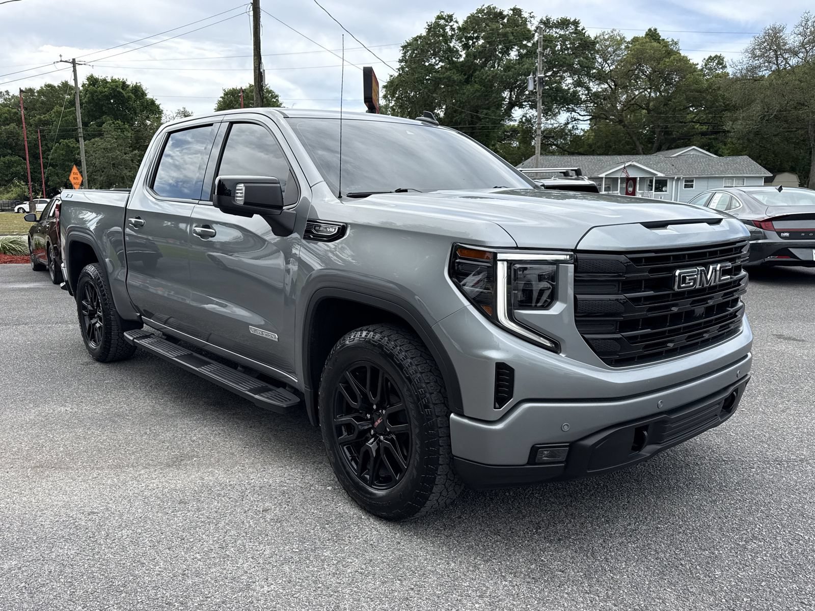 Used 2024 GMC Sierra 1500 Elevation w/ Elevation Premium Package AWD/4WD image 7