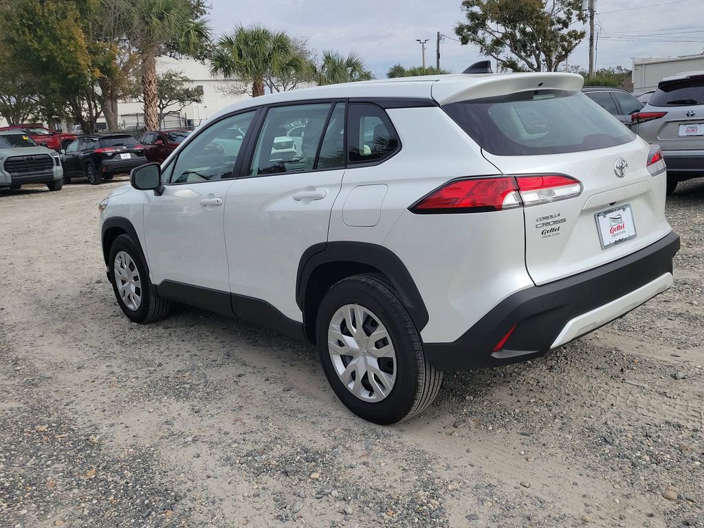 Used 2025 Toyota Corolla Cross L image 4