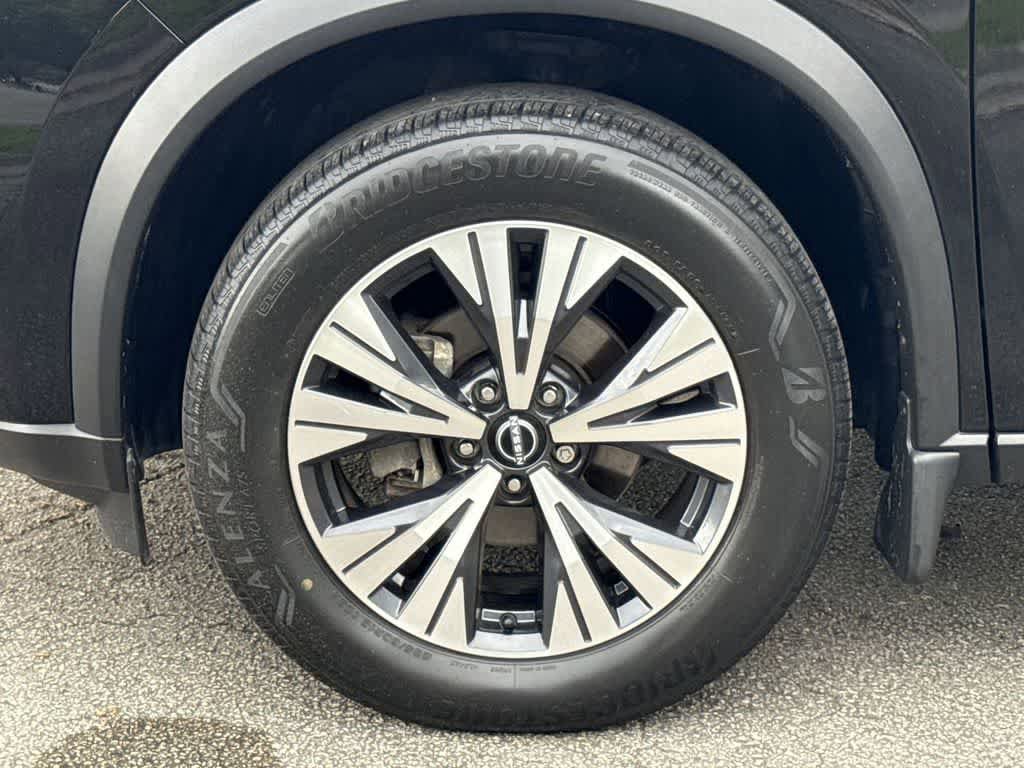 Used 2023 Nissan Rogue SV FWD image 11