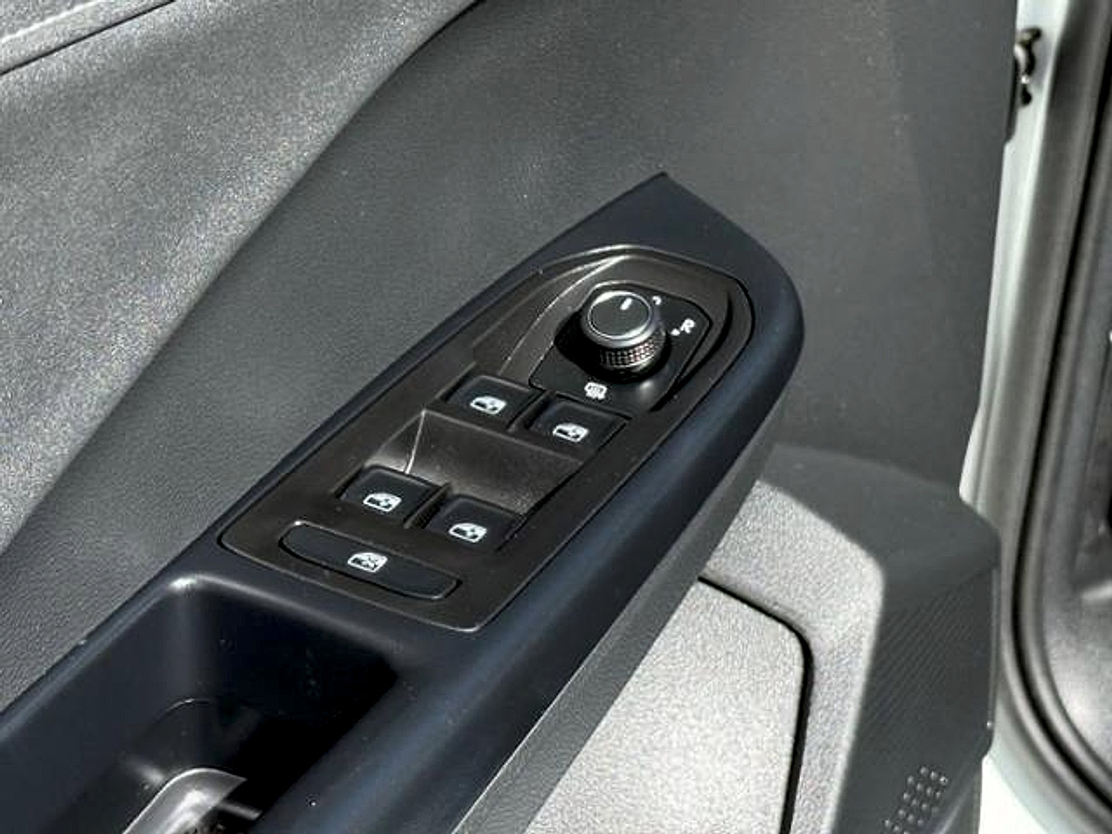 New 2026 Volkswagen Taos SE FWD image 11