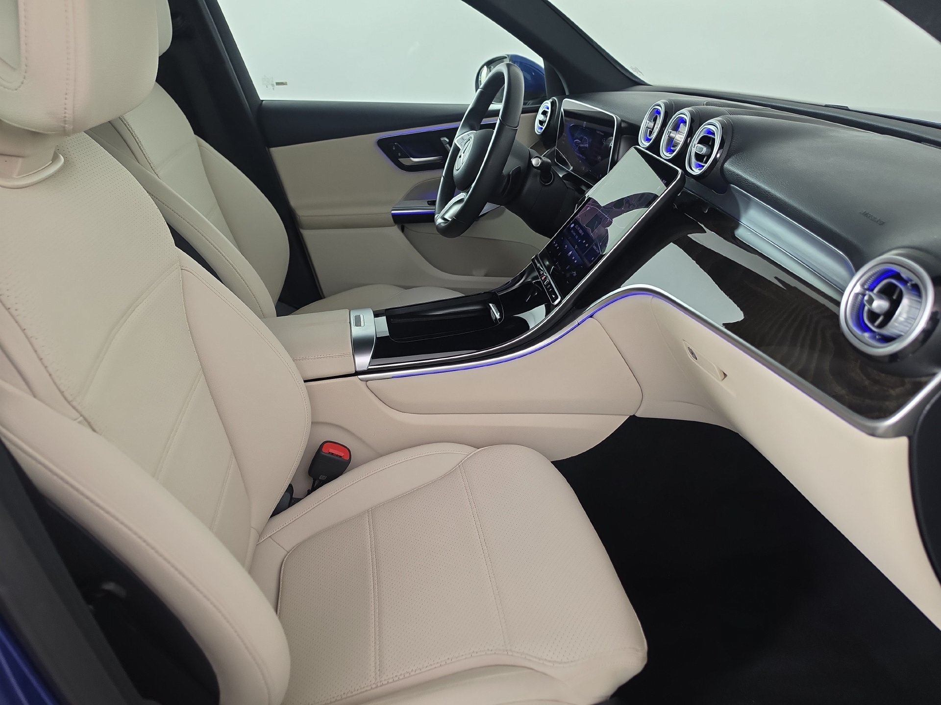 Used 2025 Mercedes-Benz GLC 300 image 40