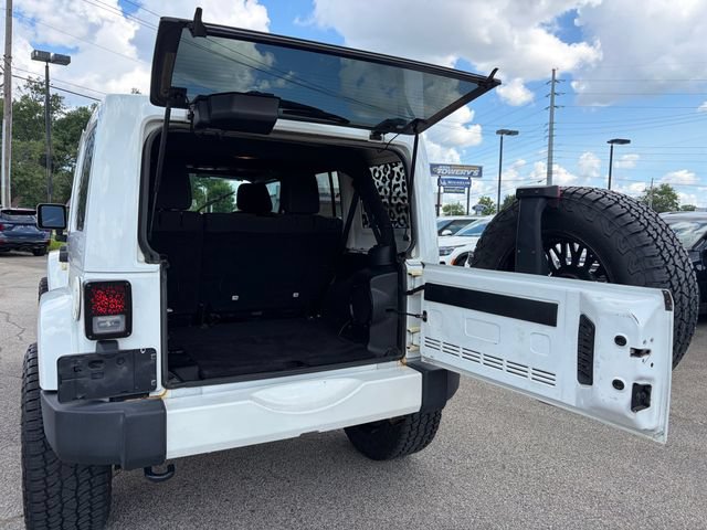 Used 2014 Jeep Wrangler Unlimited Sahara w/ Dual Top Group AWD/4WD image 23