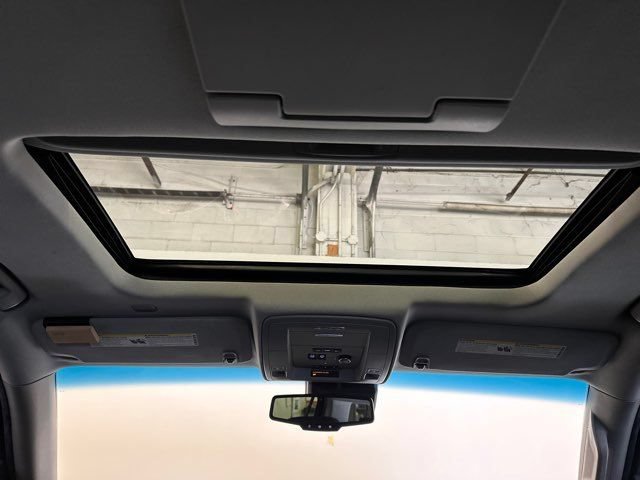 Used 2018 Chevrolet Tahoe Premier AWD/4WD image 31