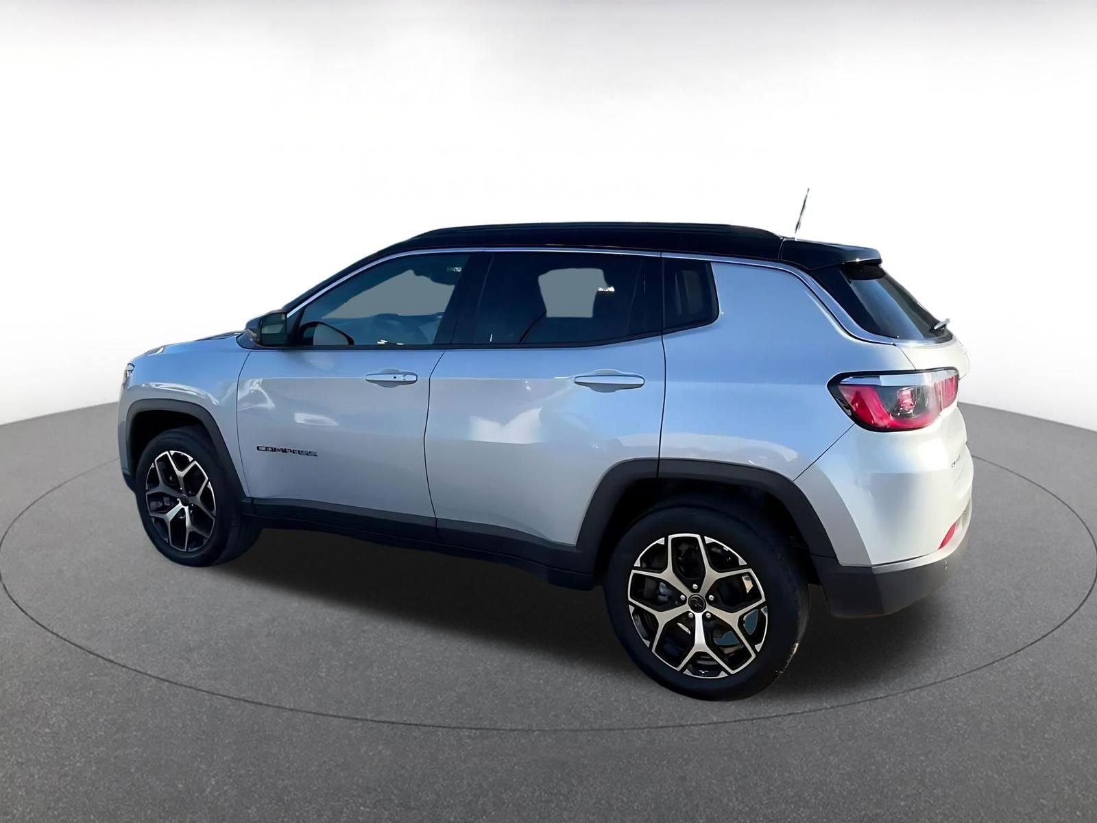 Used 2025 Jeep Compass Limited image 10