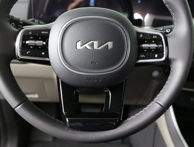 Certified 2026 Kia Carnival image 13