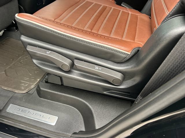 Used 2023 GMC Yukon Denali Ultimate image 37