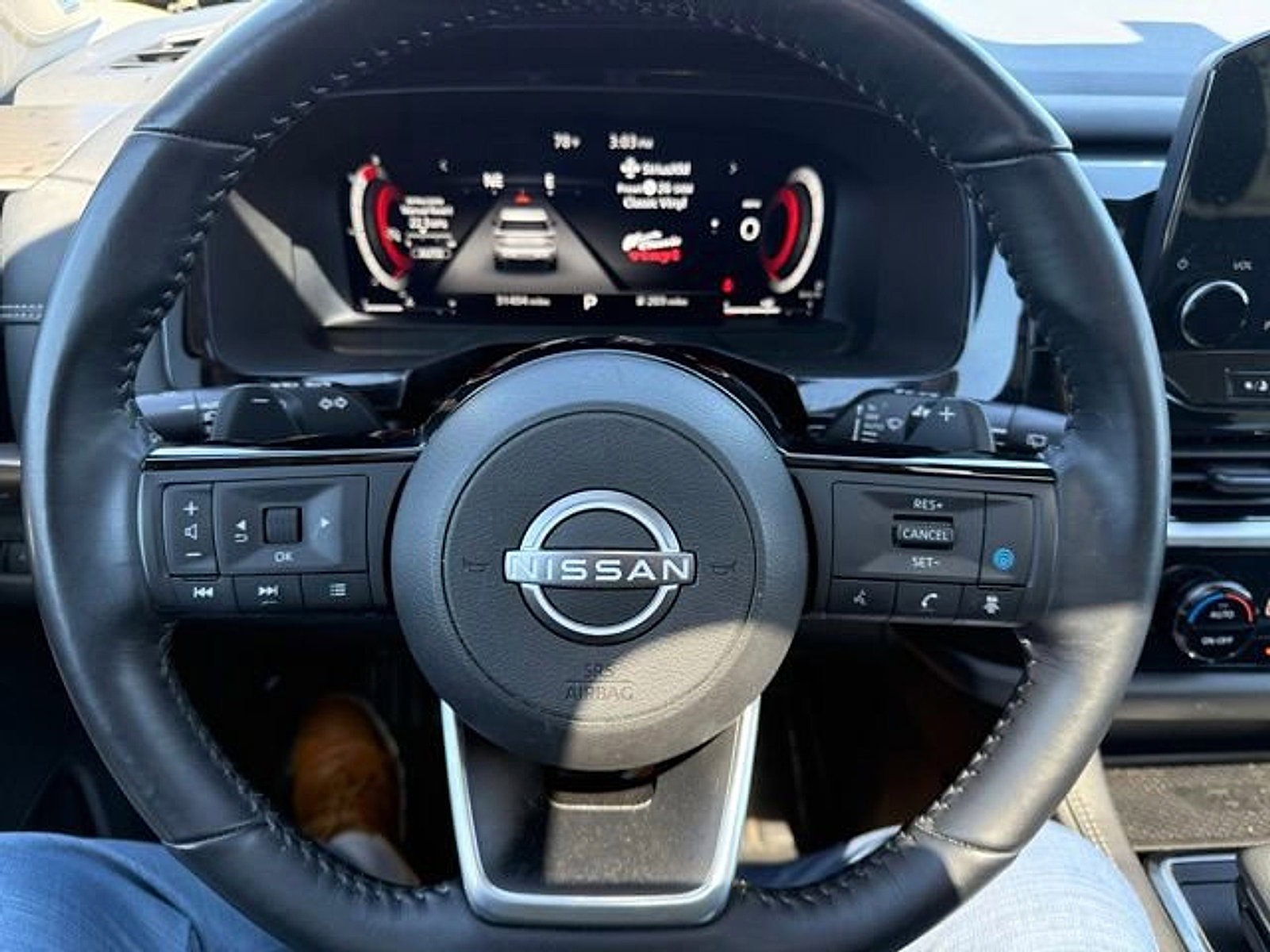Used 2023 Nissan Pathfinder Platinum w/ Lighting Package (N93) AWD/4WD image 18