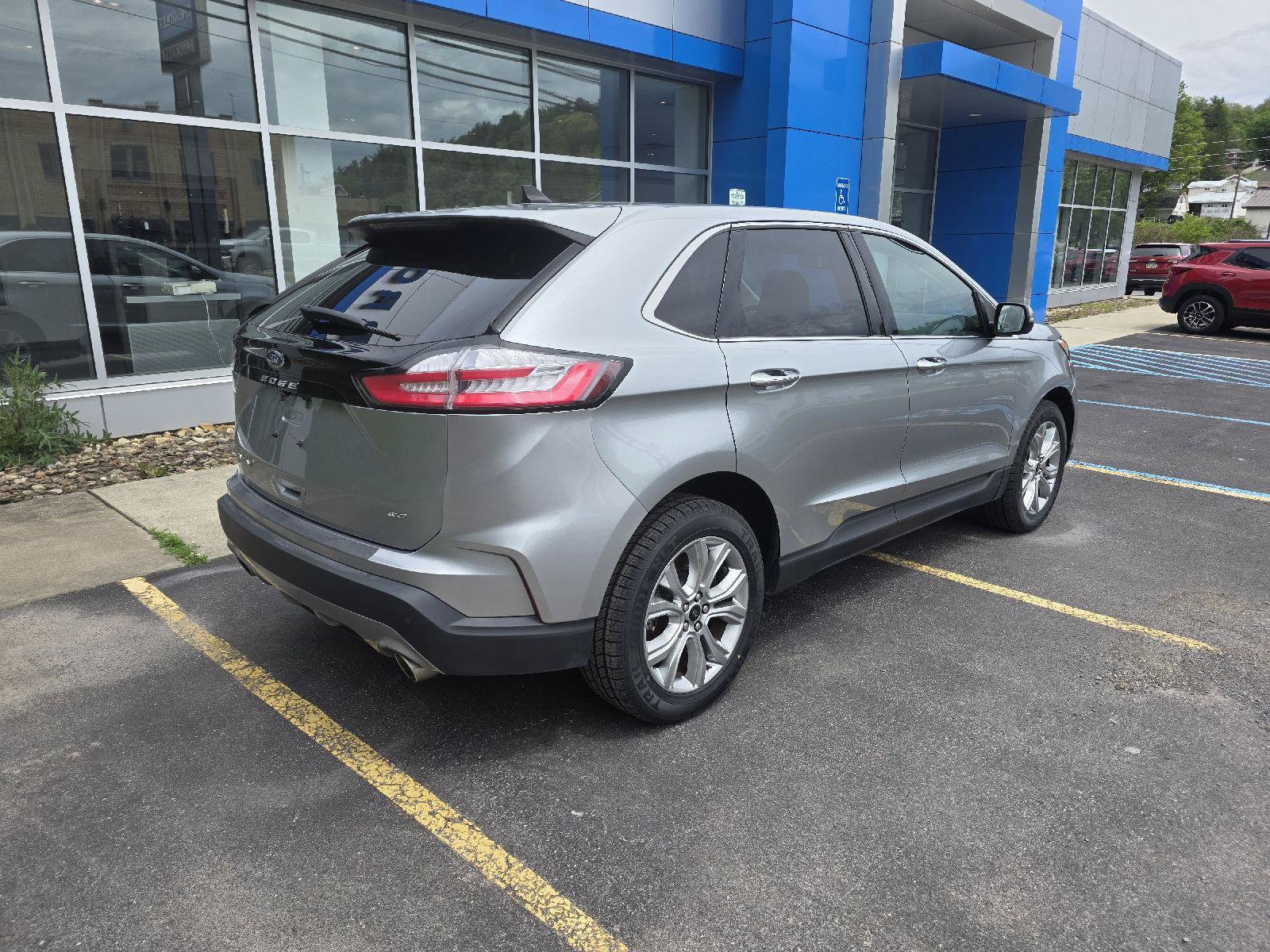 Used 2024 Ford Edge Titanium AWD/4WD image 8
