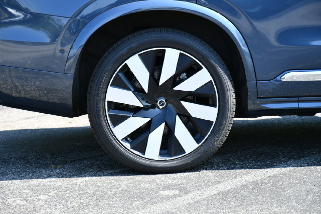 Certified 2024 Volvo XC90 T8 Plus w/ Protection Package Premier AWD/4WD image 10