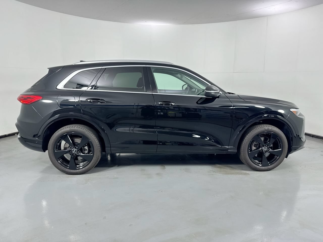 Used 2025 Audi Q5 Premium Plus w/ Premium Plus AWD/4WD image 38