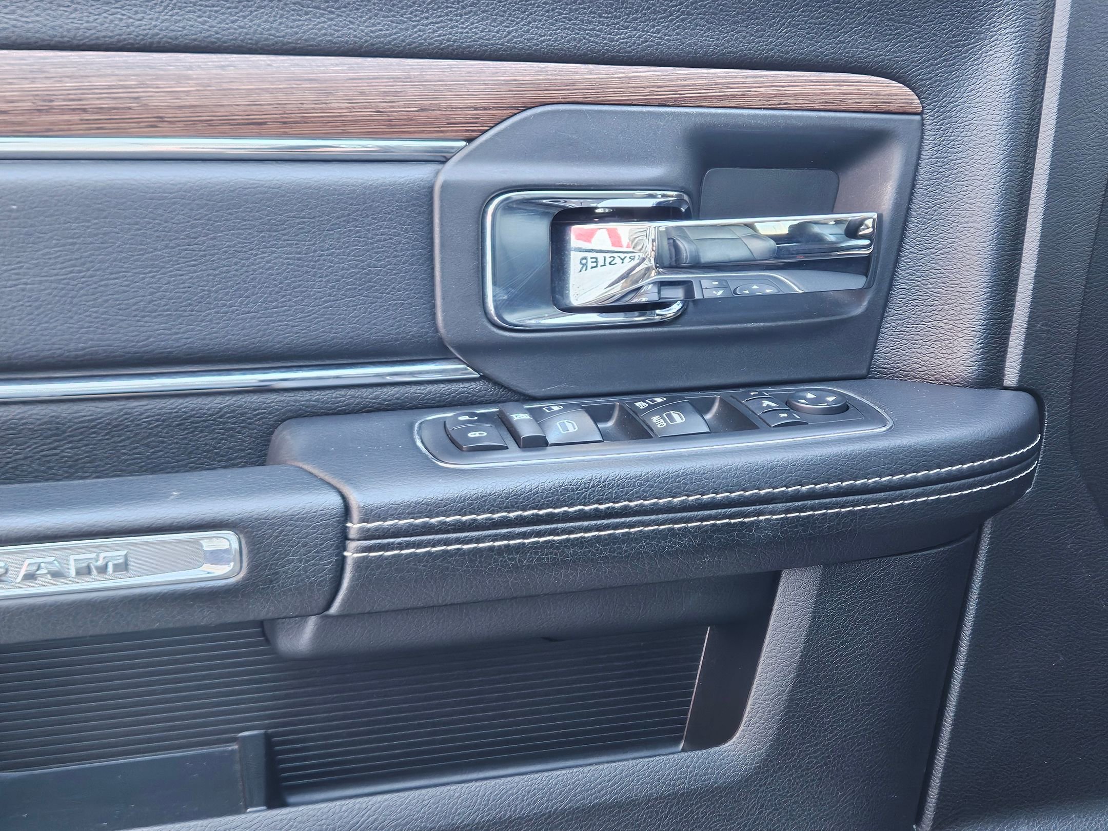 Used 2018 RAM 1500 Laramie w/ Convenience Group image 18