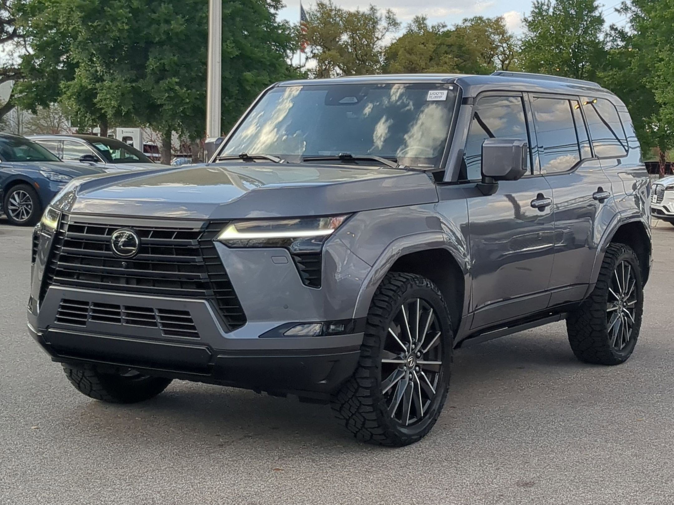 Used 2025 Lexus GX 550 w/ Accessory Package (Z1) AWD/4WD image 7