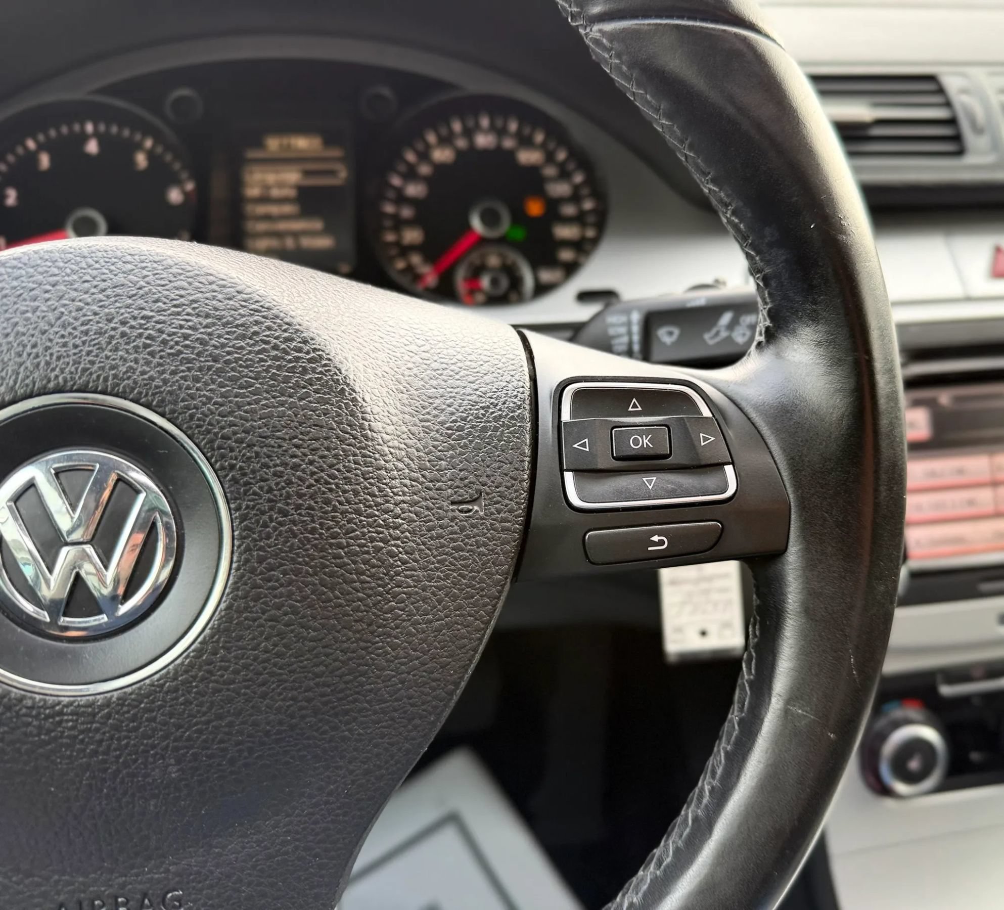Used 2010 Volkswagen Passat Komfort FWD image 15