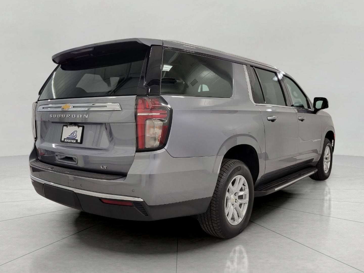 Used 2021 Chevrolet Suburban LT w/ Luxury Package image 19