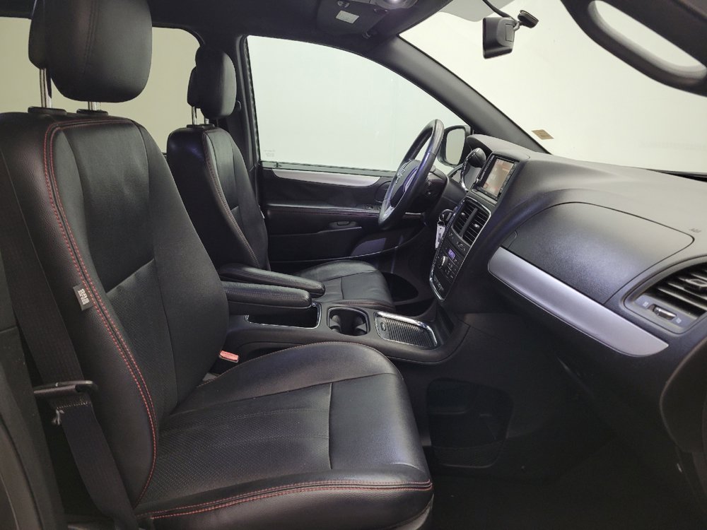 Used 2016 Dodge Grand Caravan R/T w/ Driver Convenience Group FWD image 21