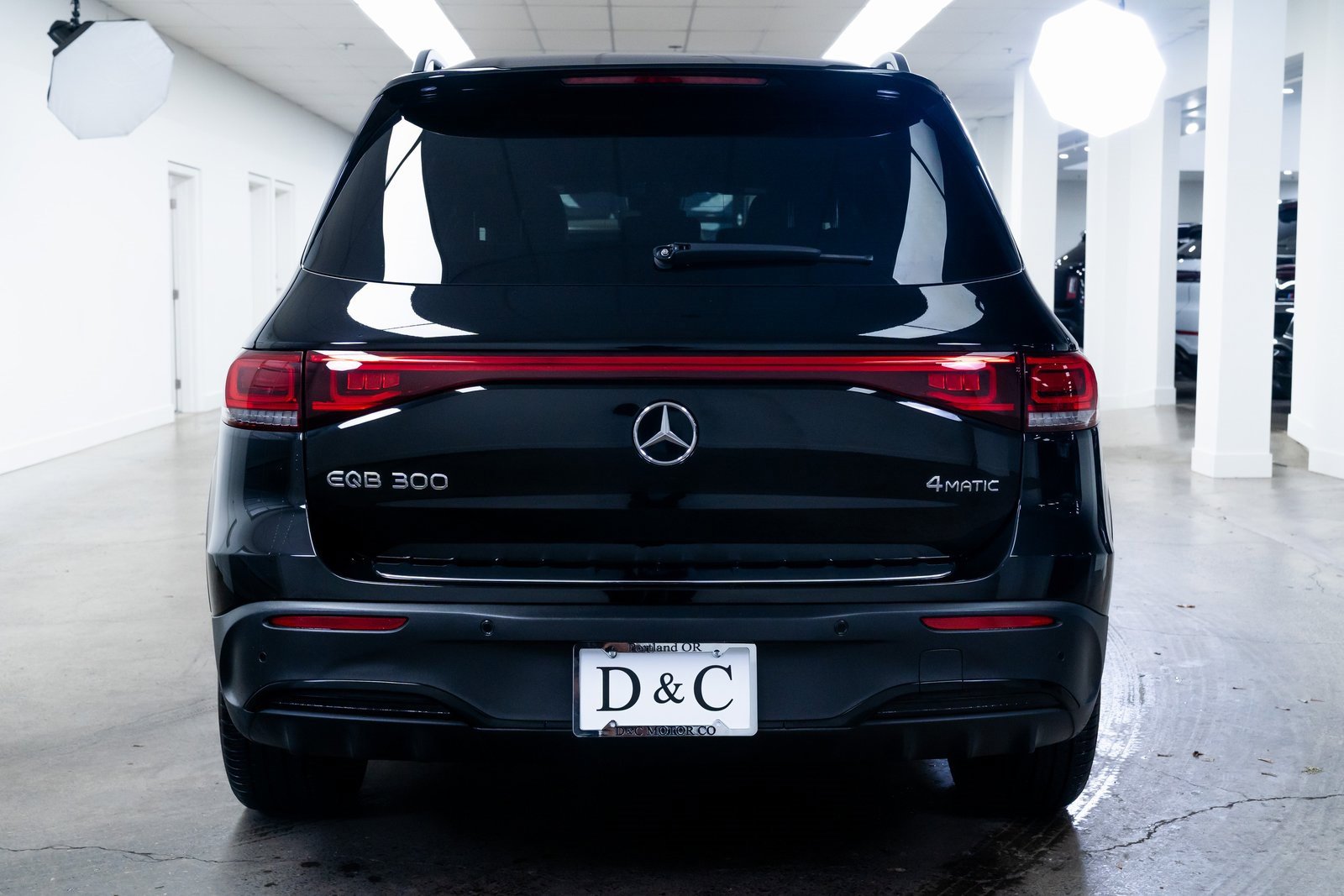 Used 2023 Mercedes-Benz EQB 300 4MATIC image 5