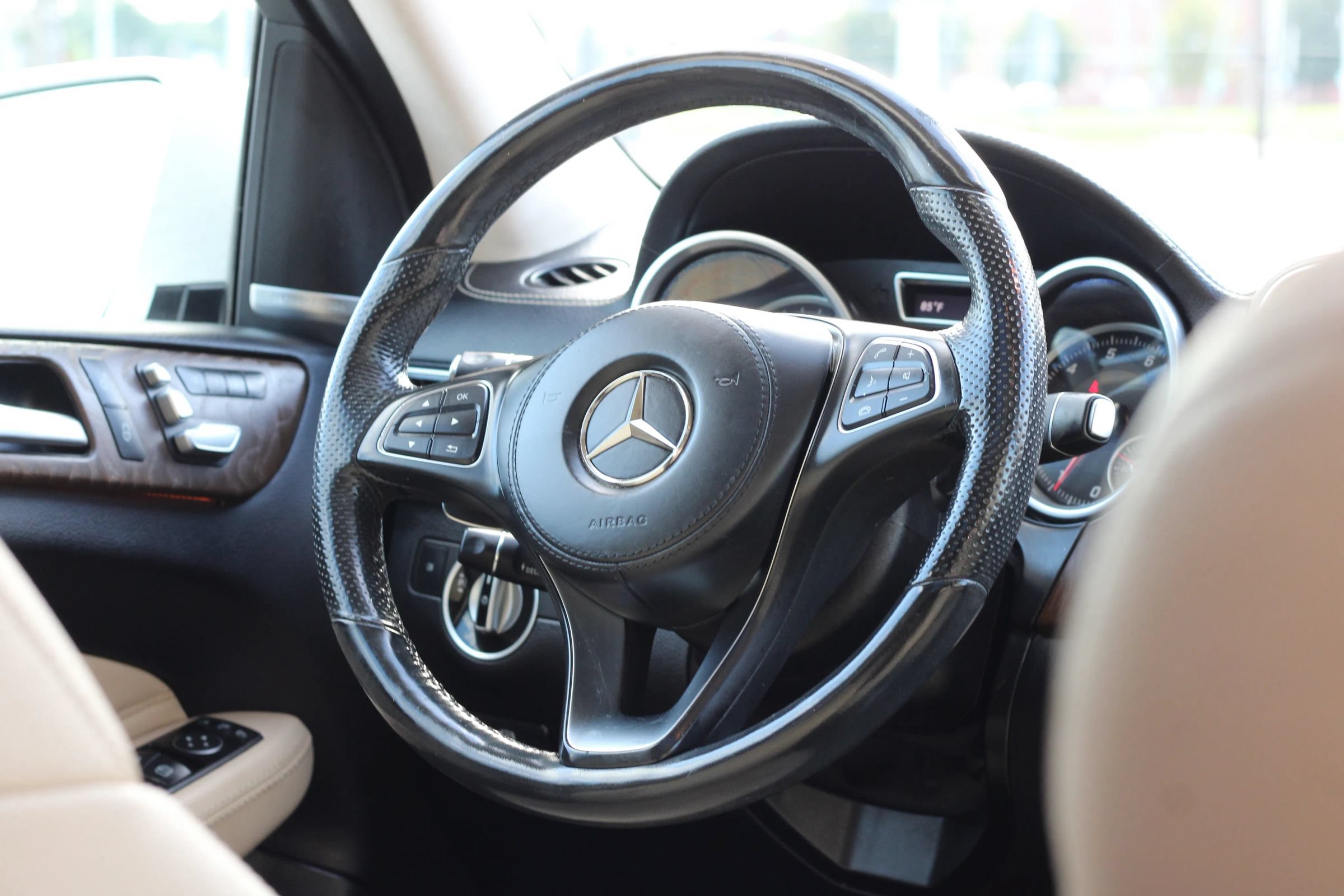 Used 2017 Mercedes-Benz GLS 450 4MATIC w/ Premium Package image 15