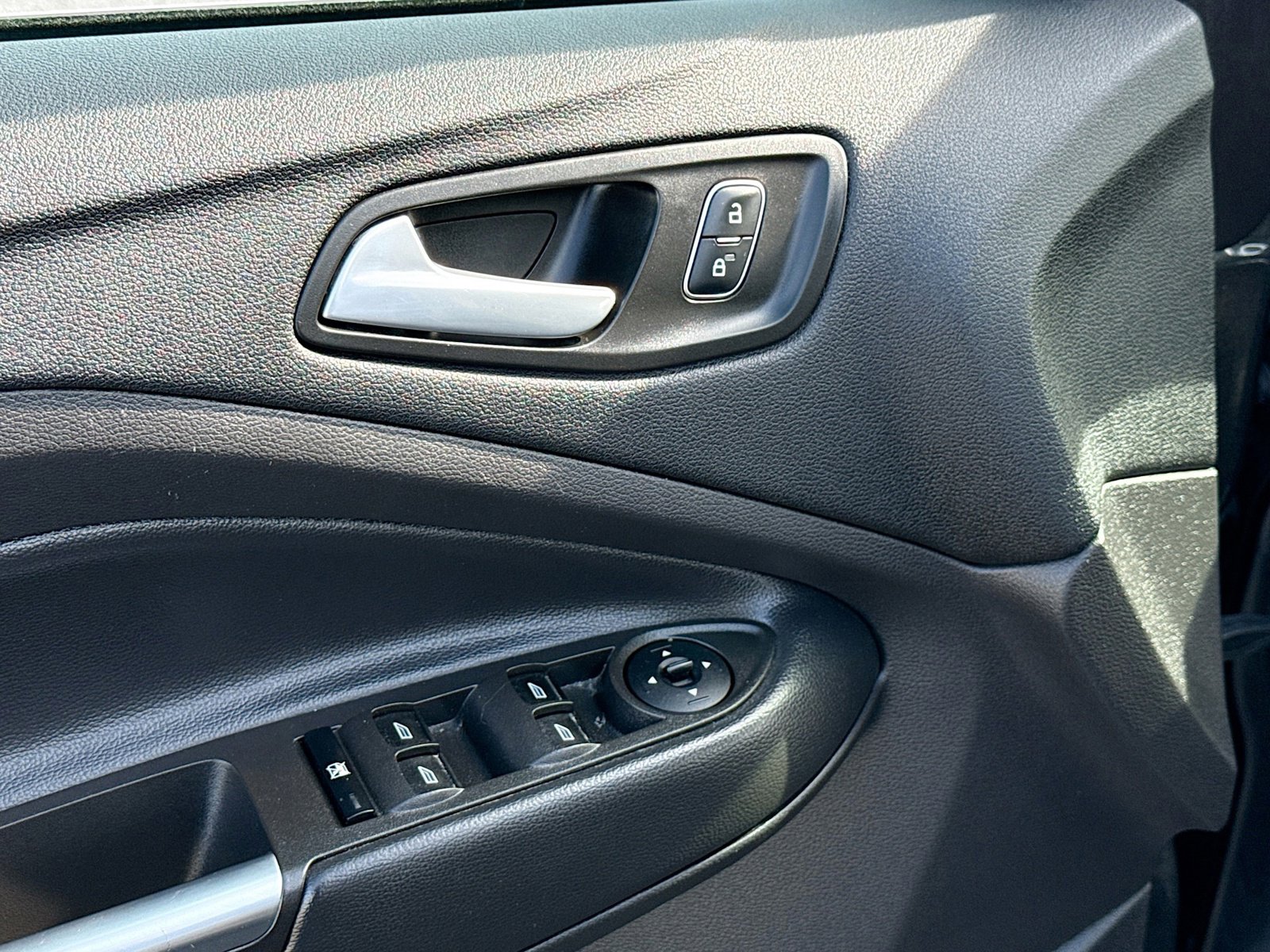 Used 2018 Ford Escape SEL w/ Ford Safe & Smart Package image 8
